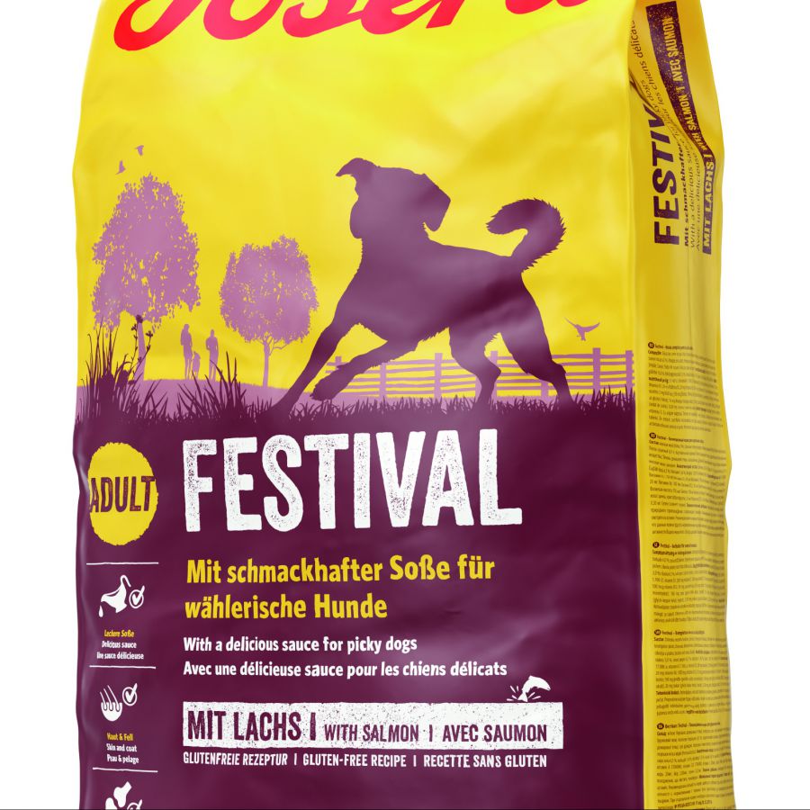 Man sieht einen Futtersack “Josera - Festival” für erwachsene Hunde. Der Sack ist rot und gelb.